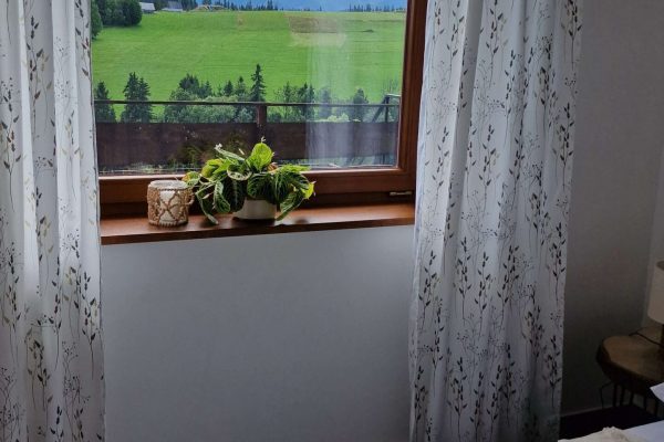 widok-z-okna-sypialni